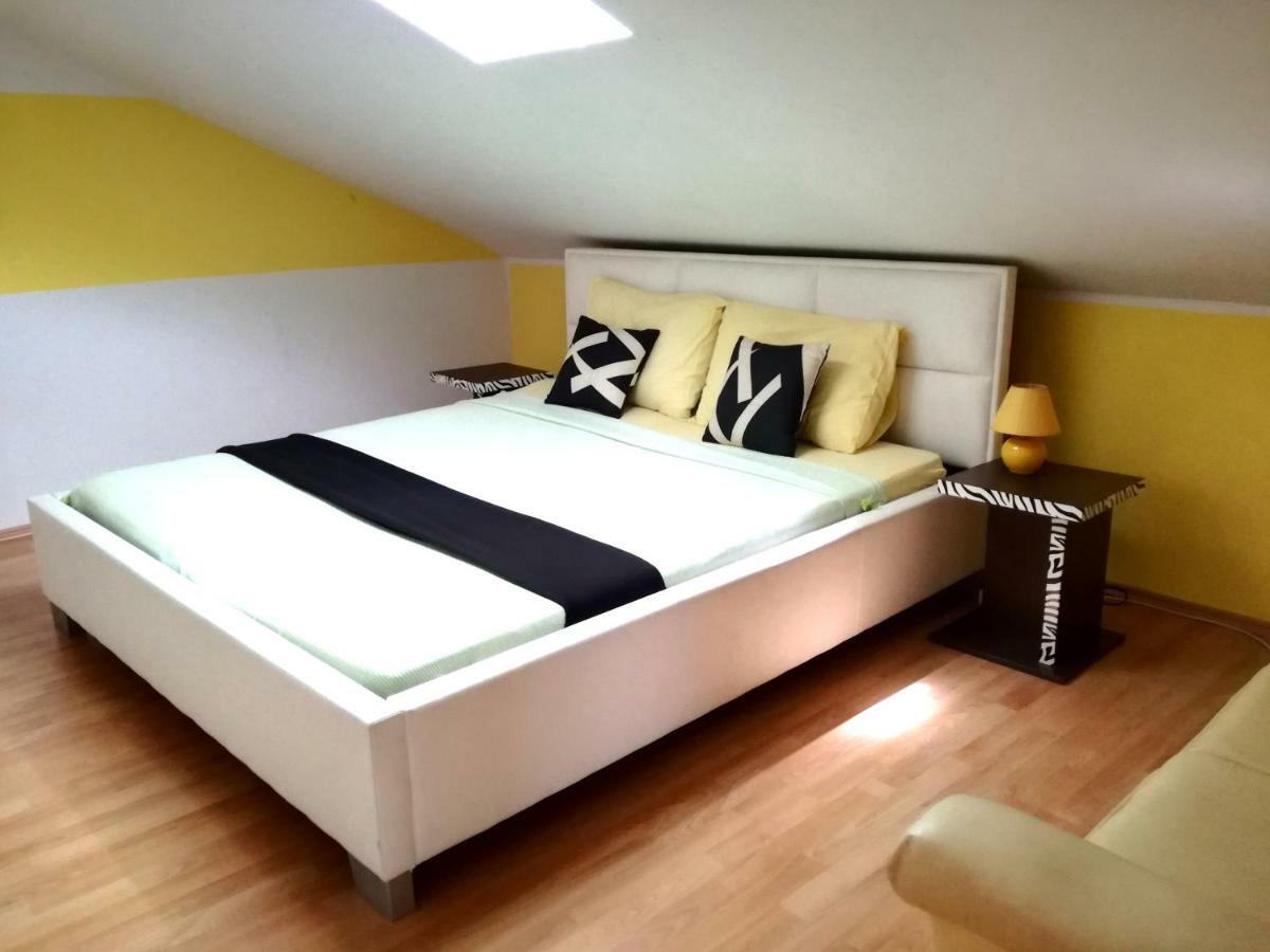 Apartments Suzi ซริกเวนิซา ภายนอก รูปภาพ